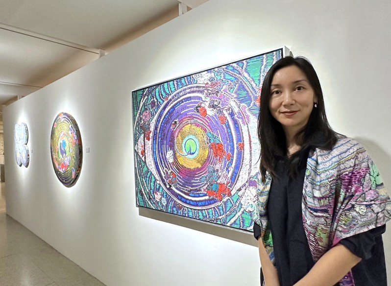 當代藝術家姜淼說，她的創作是探討東方與宇宙的價值觀。記者黃寅／攝影