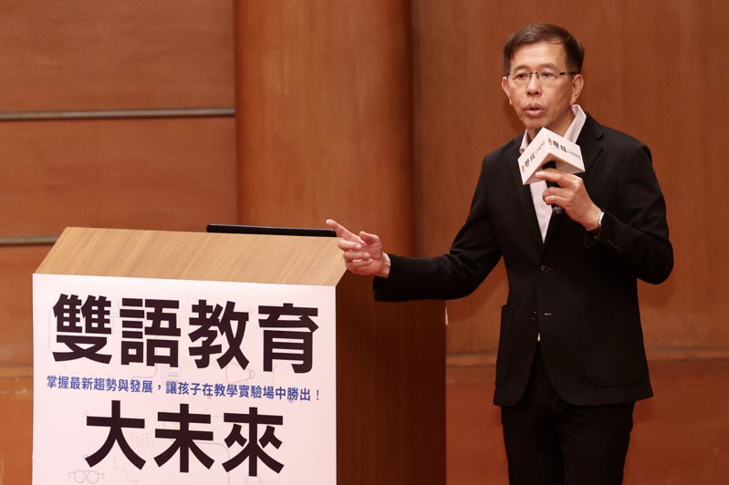 致理科技大學講座教授陳超明今天在國家圖書館舉行「雙語教育大未來」新書發表會。記者林伯東／攝影
