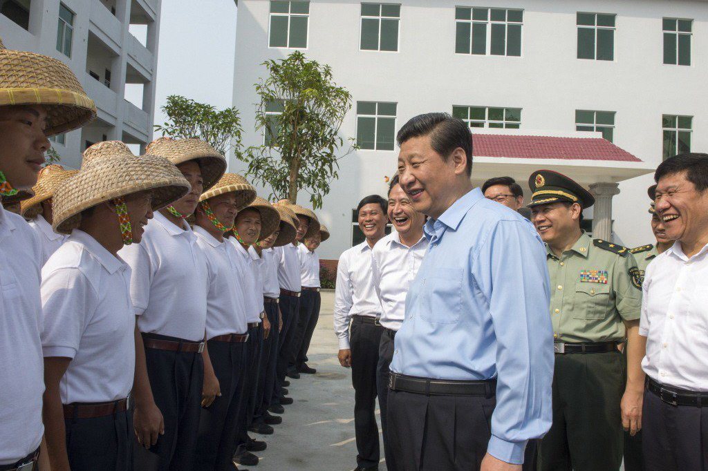 中共領導人習近平就任總書記後，曾於2013年4月造訪海南島海上民兵部隊。 圖／新華社