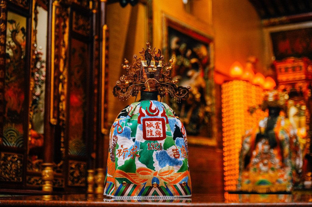 城隍爺的新神衣定名「原海新霞」。圖｜中華文化總會