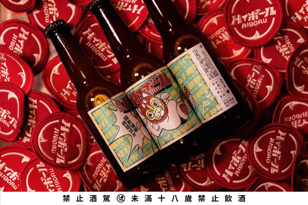 瓶標設計由海啵嚕操刀，以戴貓咪頭套的摔角手作為酒款代言人。
 圖／酉鬼啤酒提供