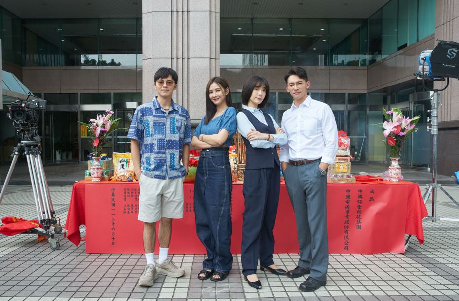 李國毅(左起)安心亞、蔡淑臻和溫昇豪演職人劇「開創者」。圖／中視提供