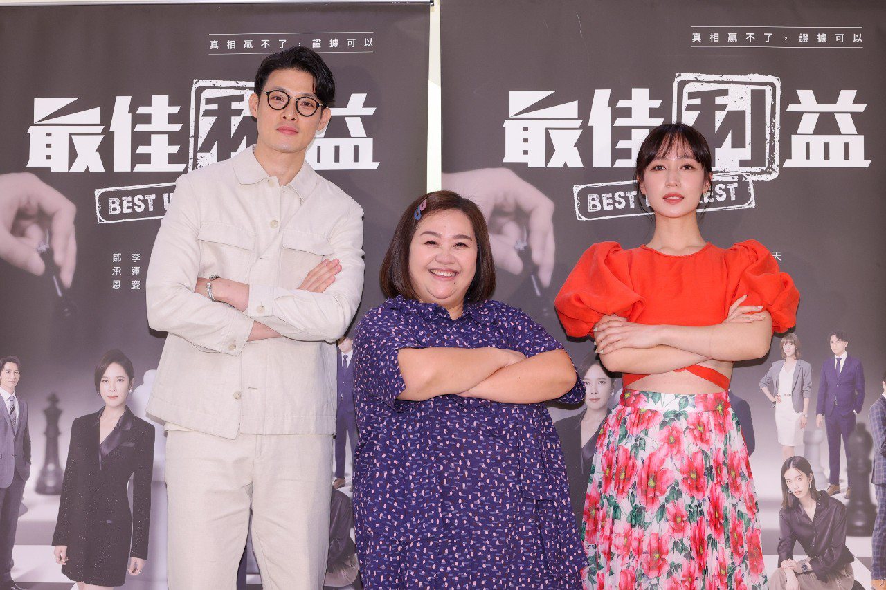 小薰(右起)、锺欣凌、寇家瑞在“最佳利益3-最终利益”的演出受讨论。记者沈昱嘉／摄影
