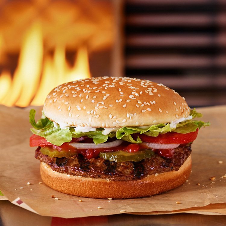 漢堡王華堡日，購買華堡套餐就可免費加贈「小華堡」。圖／漢堡王提供