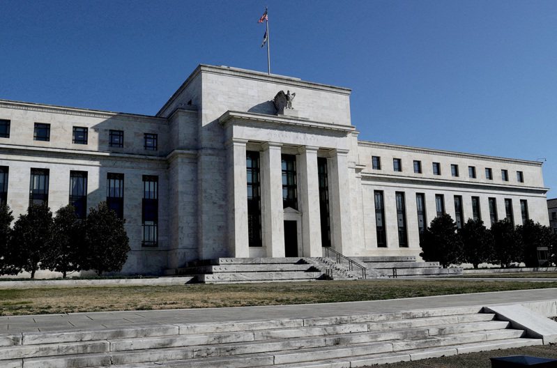 美聯準會（Fed）7月再升1碼後，可望維持利率不變至2024年。（路透）