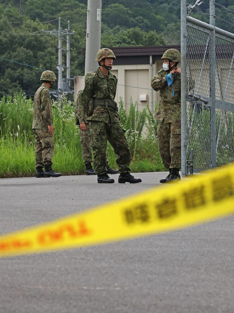 日本陸上自衛隊今天發生18歲「自衛官候補生」持槍射擊3名同袍事件，釀2死1傷慘劇。法新社