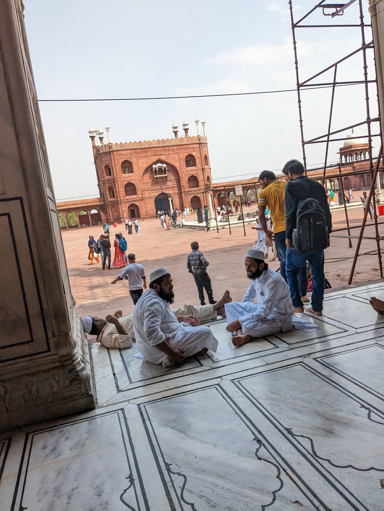 ▲ 印度最大的清真寺Jama Masjid，坐著休息的好地點