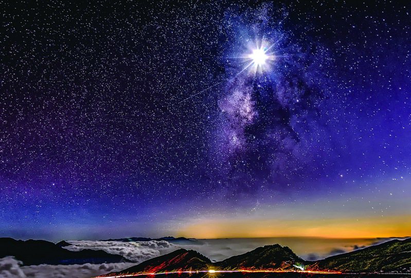 合歡山的星空璀璨迷人，2023南投星空季訂7月1日登場。圖／南投縣政府提供