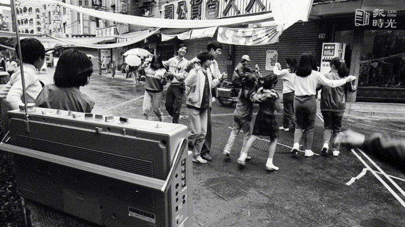 台北市舉辦「我愛永康街活動」廿七日市民齊聚參加各種育樂活動。圖／聯合報系資料照（1985/04/27 本報記者 攝影）