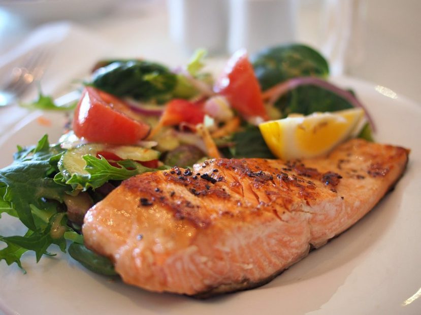 鮭魚是一種受歡海鮮魚類，除了味道好，它還可以提供一些健康益處，是促進骨骼和關節健...