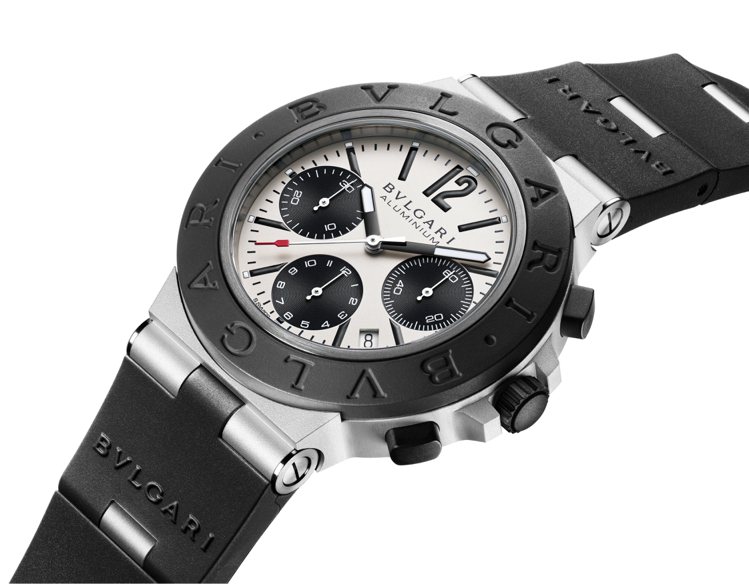BVLGARI ALUMININUM CHRONOGRAPH計時腕表，約14萬2,300元。圖／寶格麗提供