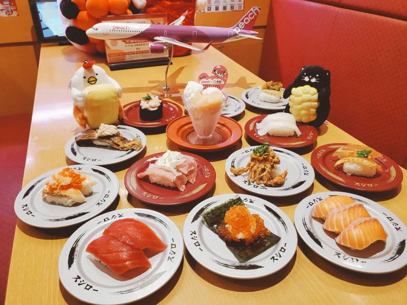 為慶祝登台5週年，壽司郎攜手樂桃航空，推出一系列期間限定餐點。記者陳睿中／攝影
