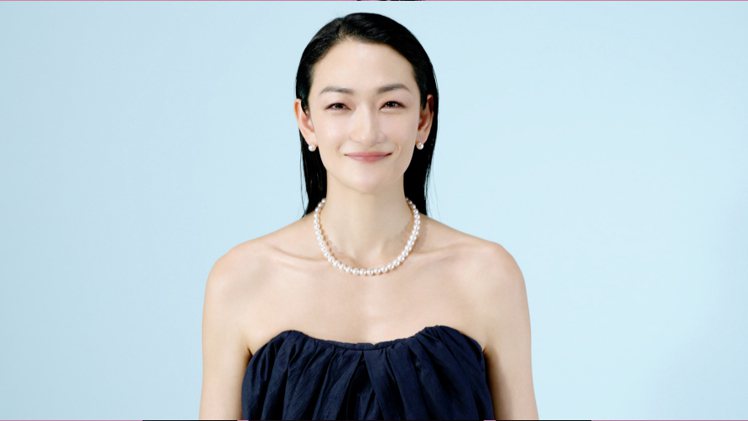 MIKIMOTO「LOVE PEARLS」特製網站上，日本超模富永愛獻上生日祝福的截圖。圖／MIKIMOTO提供
