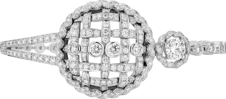 凱莉米洛配戴的Tweed Cordage手鍊，18K白金鑲嵌鑽石。圖／香奈兒提供