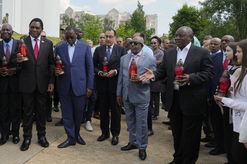 非洲數個國家的領袖代表團訪問烏克蘭首都基輔。美聯社