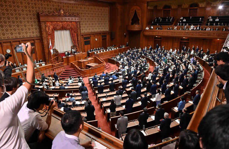 日本參議院全體會議今天表決通過「LGBT理解增進法案」，基本理念是無論性取向為何，都應給予人權上的尊重，不應有不公平歧視。法新社