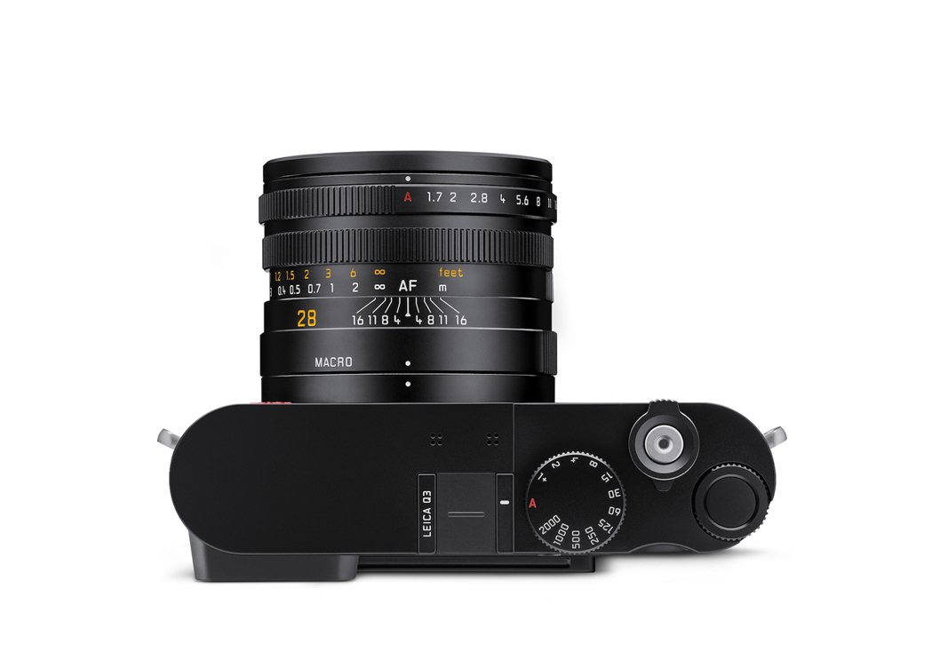 Leica Q3頂部，鏡頭無遮光罩。圖｜Leica