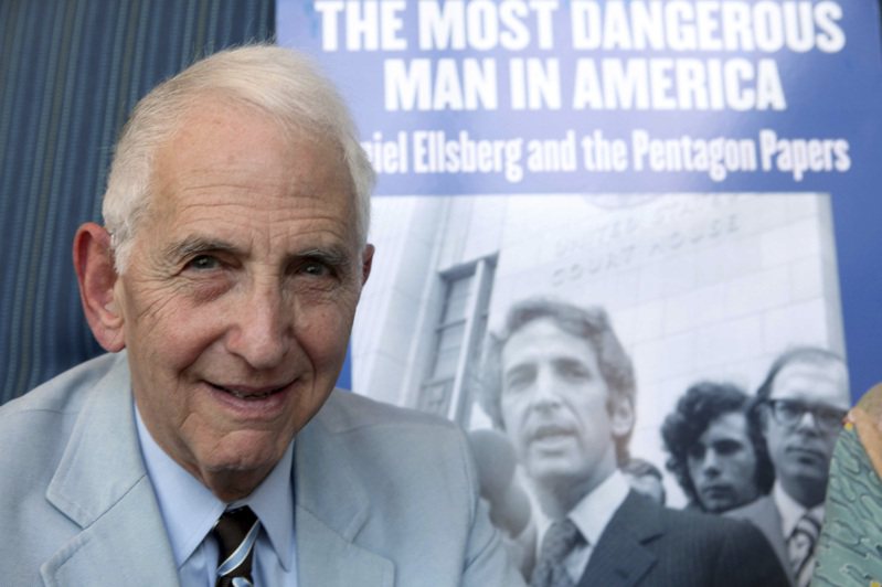 美國前軍事分析師艾茲柏格今天逝世，享耆壽92歲。 美聯社