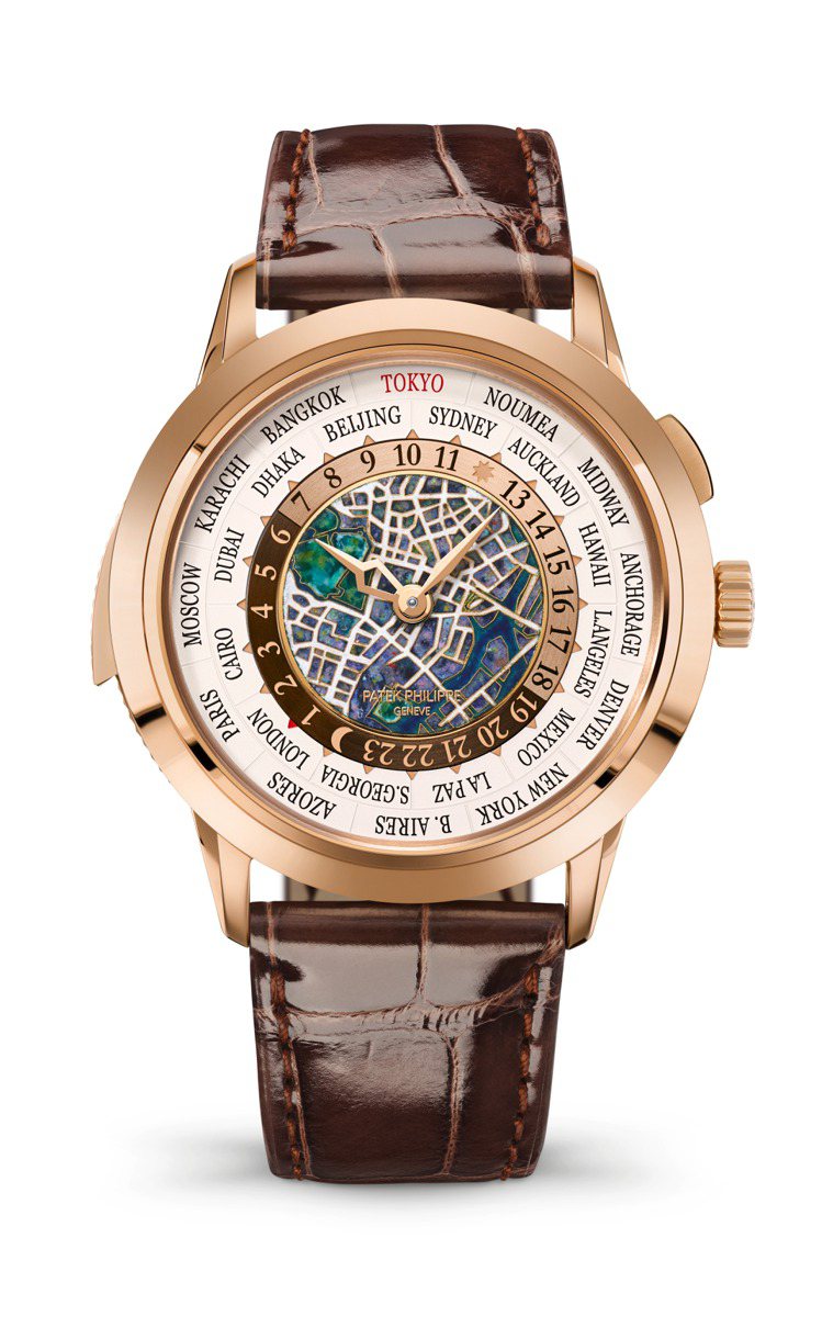 5531R-014 世界時間三問腕錶，這個型號本來就有，但為了藝術展在日本舉行，所以把琺瑯面盤換成東京都的街道圖，世界時區的功能的名稱就換成Tokyo紅色英文字。圖：百達翡麗提供。