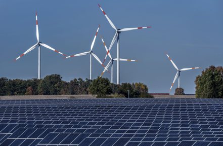 歐盟敲定歷史性的再生能源法，將把2030年再生能源占比目標提高至45%。（美聯社）