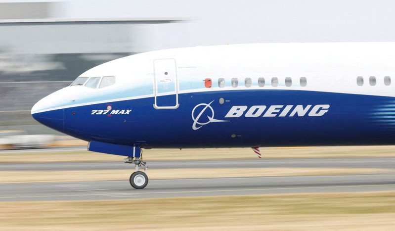 波音公司（Boeing）今天在最新公布資料中推估，未來20年內，波音在全球服勤的商用飛機數量將增加一倍，增幅略高於競爭對手空中巴士（Airbus）。 路透社資料照
