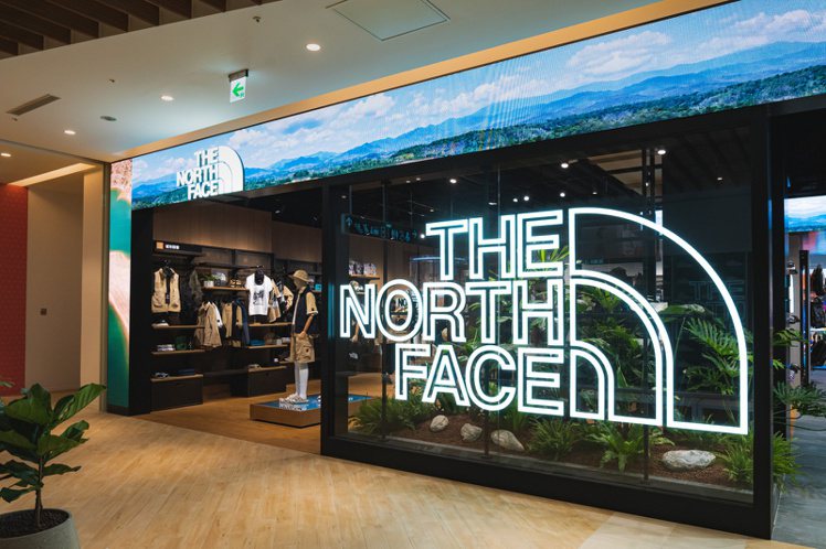 The North Face日前於台中LaLaport購物中心成立全台首間探索概念店。圖／The North Face提供
