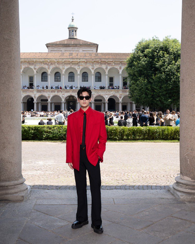 新任品牌大使楊洋出席Valentino 2024春夏男裝系列大秀。圖／范倫鐵諾提供