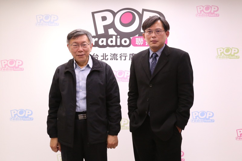 民眾黨主席、總統參選人柯文哲（左）一席「找黃國昌（右）當法務部長」的言論，引起政壇討論。圖／POP Radio提供