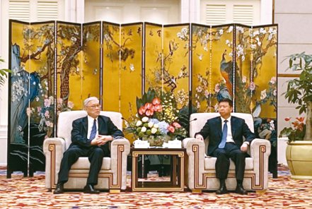 國民黨副主席夏立言（左）與大陸國台辦主任宋濤會面。國民黨／提供