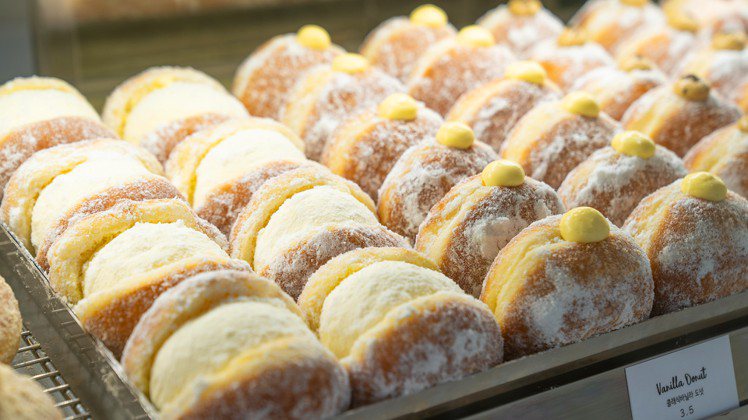 飽滿絲滑的奶油內餡讓Knotted甜甜圈風靡全韓。圖／晶華酒店提供