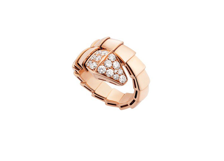 安孝燮配戴的BVLGARI Serpenti Viper 玫瑰金戒指，鑲飾半密鑲鑽石。圖／寶格麗提供