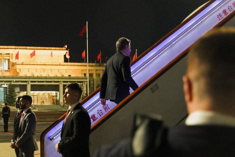 美國國務卿布林肯19日晚間離開北京，搭機前往倫敦。法新社