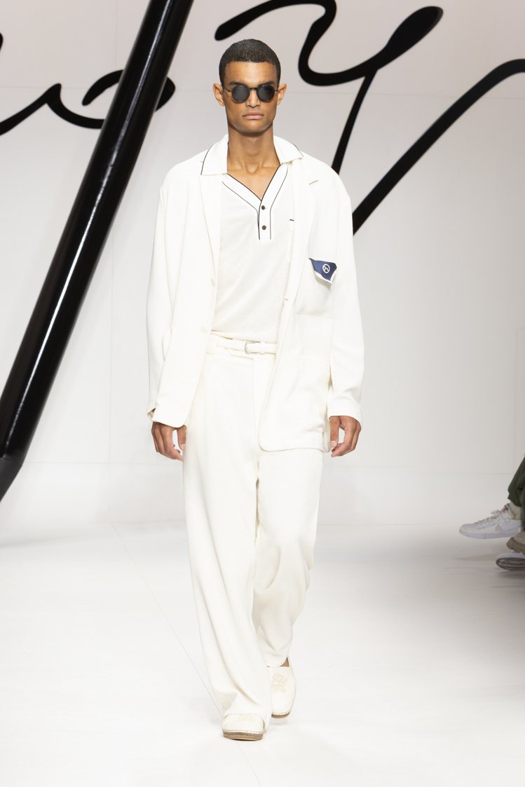 GIORGIO ARMANI 2024春夏男裝，有著如水手般服飾設計，讓人聯想到駕駛帆船的樂趣。圖／GIORGIO ARMANI提供