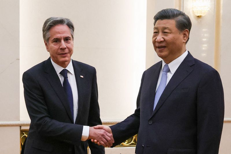 布林肯（左）此次訪問北京緩和美中關係緊張，離華前並與習近平會面，顯示中方還是維持了一定的規格。(Getty Images)