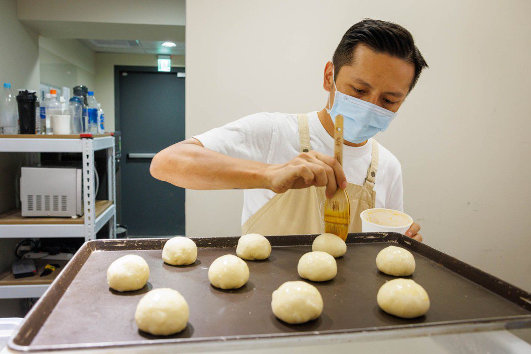 陳耀訓認為，做麵包就是最快樂的事。記者沈昱嘉／攝影
