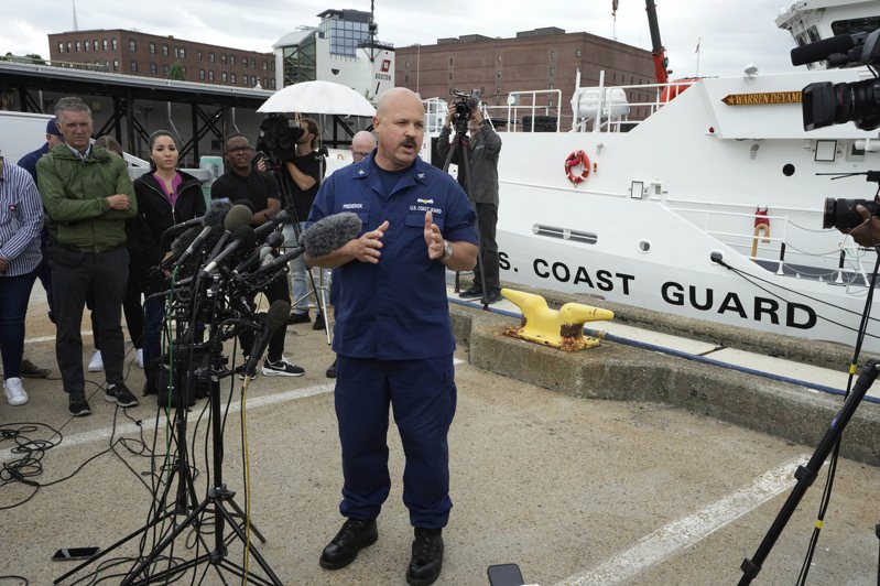 美國海岸防衛隊上校佛瑞德里克（Jamie Frederick）表示，探索知名沉船「鐵達尼號」殘骸失聯的潛水器內還有「40個小時氧氣存量」。  美聯社