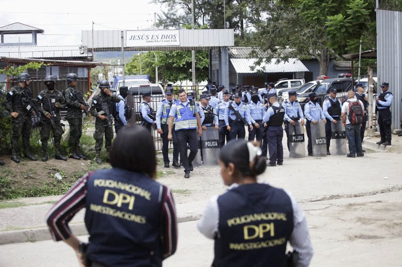 宏都拉斯一所女子監獄當地時間20日早上發生暴動，造成至少41名女囚犯死亡，7人受傷送醫。路透