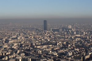 蒙帕納斯大樓誕生於1973年、二戰後重建的巴黎。美聯社