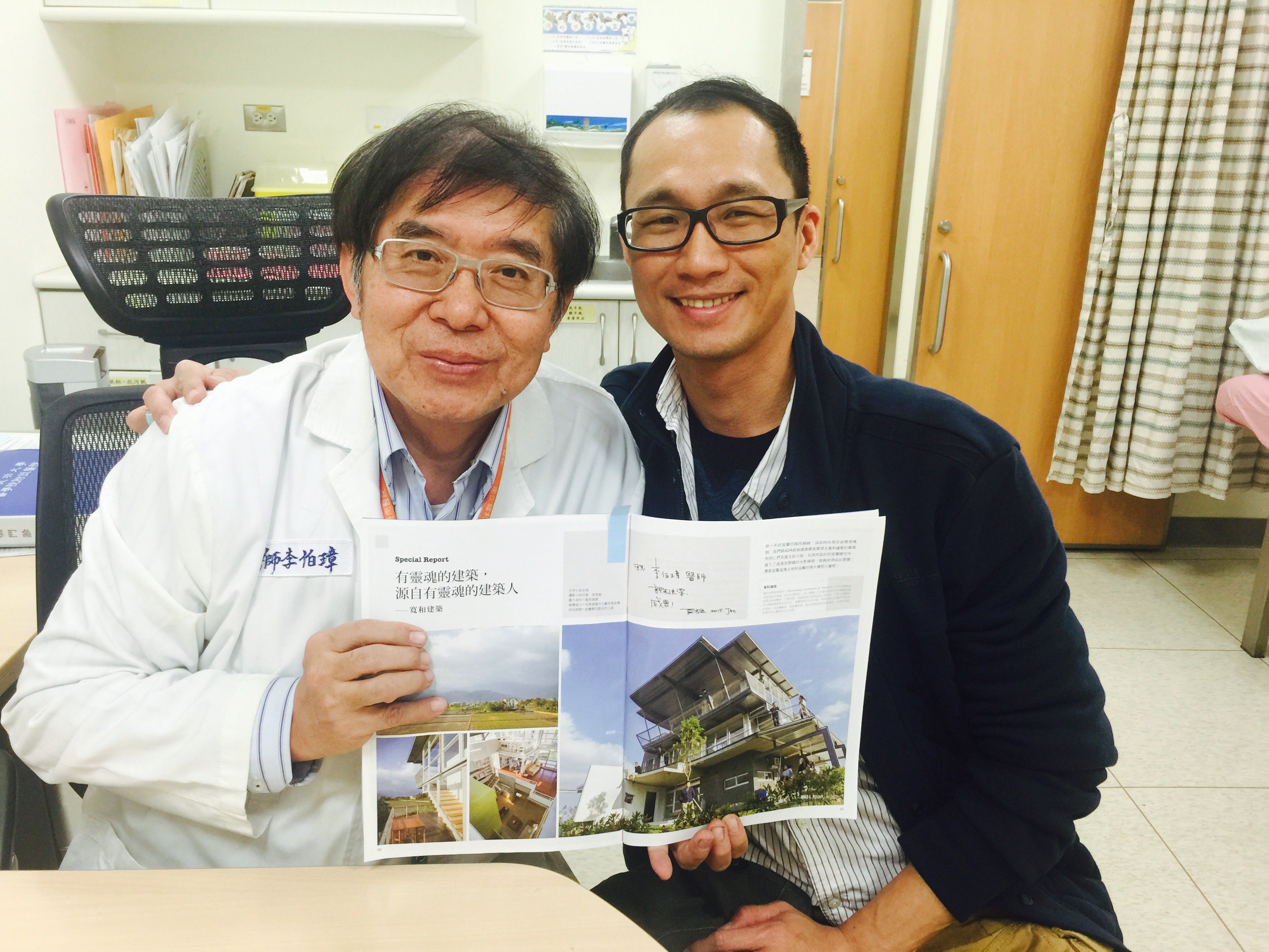 健保署前署長李伯璋(左)與曾經接受過腎臟移植的病友劉崇聖持續保持互動。圖／李伯璋提供