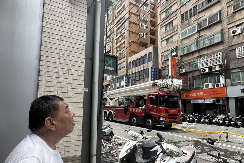 竹北市昨天因為瓦斯管線加壓異常造成中正東路一處大樓氣爆，附近住戶嚇壞。記者巫鴻瑋／攝影
