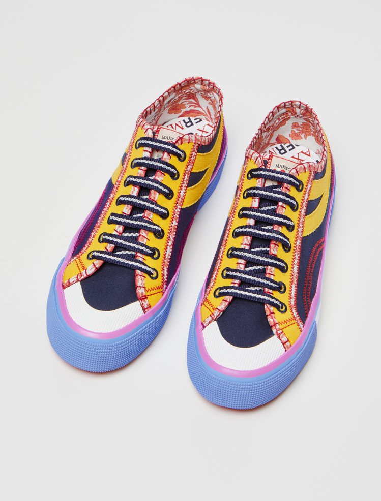 &Co.LLABORATION聯名系列網球帆布鞋，8,800元。圖／MAX&Co.提供
