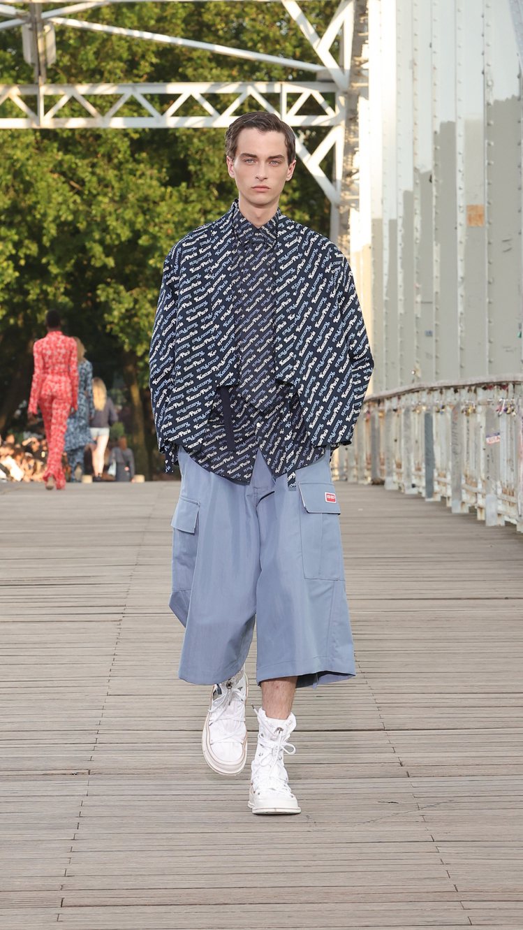 KENZO 2024春夏系列中，柔道風格的sashiko外套裝飾了日本藝術家Verdy創作的KENZO標誌。圖／惇聚國際提供