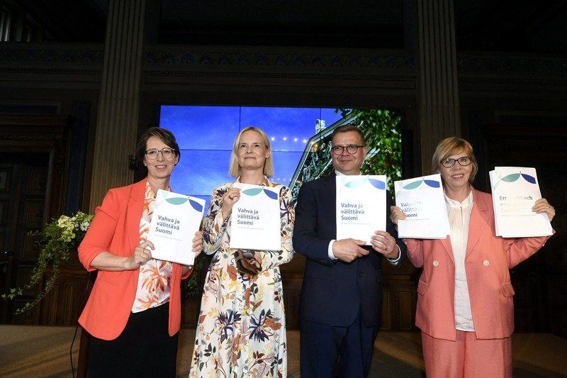 經過3個月組閣談判，極右民族主義「芬蘭人黨」正式成了芬蘭四黨聯合政府的一員。左2為芬蘭人黨主席（Riikka Purra），右2為新任總理兼保守派國家聯合黨主席歐爾波（Petteri Orpo）。路透