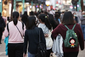 近10年台灣中輟生人數逐年下降，更達到歷史新低，但教育現場指出，亮麗數字下只是暫時「圈住」學生，學力差距也愈來愈大。此為情境示意圖，照片中人物與新聞無關。圖／聯合報系資料照片
