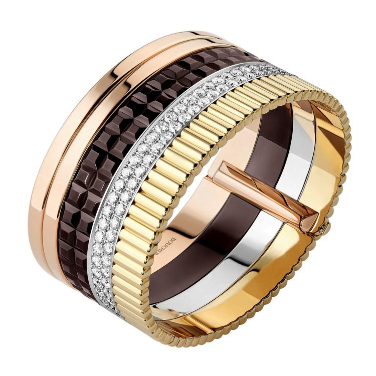Quatre Classique系列手鐲，黃金、白金和玫瑰金75、棕色PVD、鑲嵌鑽石，306萬元。圖／Boucheron提供