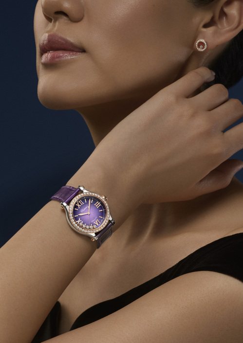 Happy Sport 33毫米腕錶，結合精鋼和符合倫理道德標準的18K玫瑰金，漸層紫色錶盤與鑲鑽錶圈盡顯高貴奢華。 圖／Chopard 提供