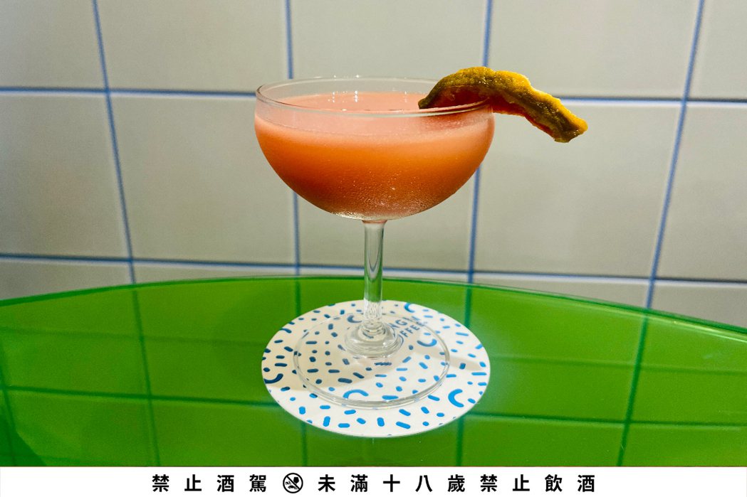 「紅心芭樂」調酒，與台灣小農合作，使用新鮮芭樂汁、梅汁取其酸甜口感，搭上琴酒，風...
