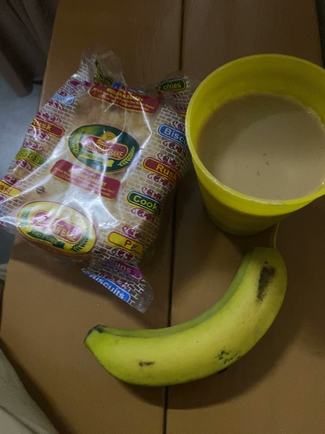 ▲志工早餐，香蕉、麵包跟茶