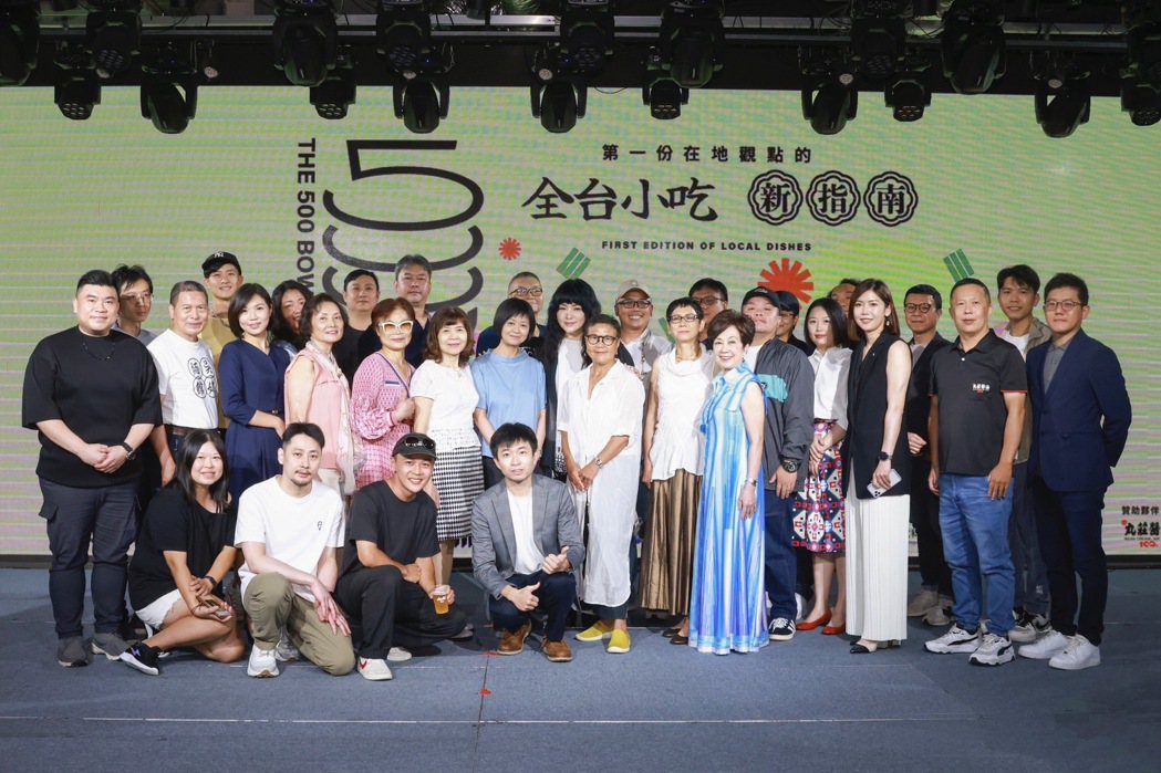 首屆「500碗」在評審與店家的熱情參與下，打造出第一份展現台灣在地觀點的全台小吃...