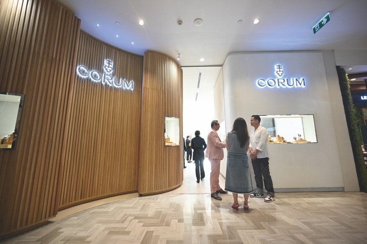 CORUM甫於泰國曼谷開設了CORUM Watch Club，呈現品牌由過往到現代的多重風格面向。圖／CORUM提供